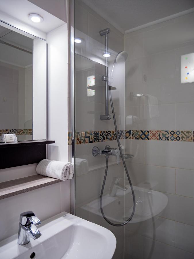 Contact Hotel Restaurant La Chaumiere Entre Orgeval Et Flins A13 Sortie 8 レ・ミュロー エクステリア 写真