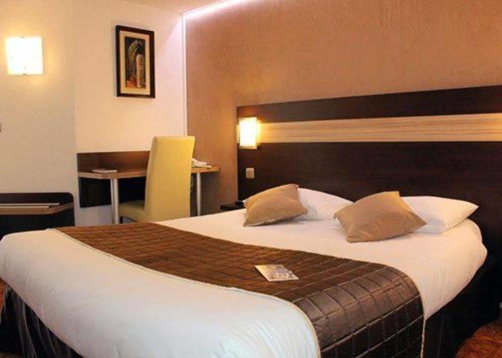 Contact Hotel Restaurant La Chaumiere Entre Orgeval Et Flins A13 Sortie 8 レ・ミュロー エクステリア 写真