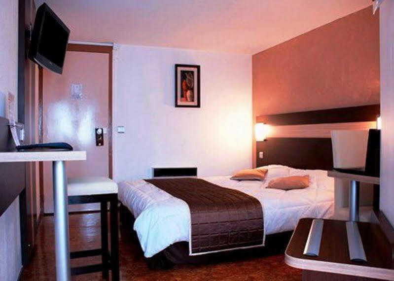 Contact Hotel Restaurant La Chaumiere Entre Orgeval Et Flins A13 Sortie 8 レ・ミュロー エクステリア 写真